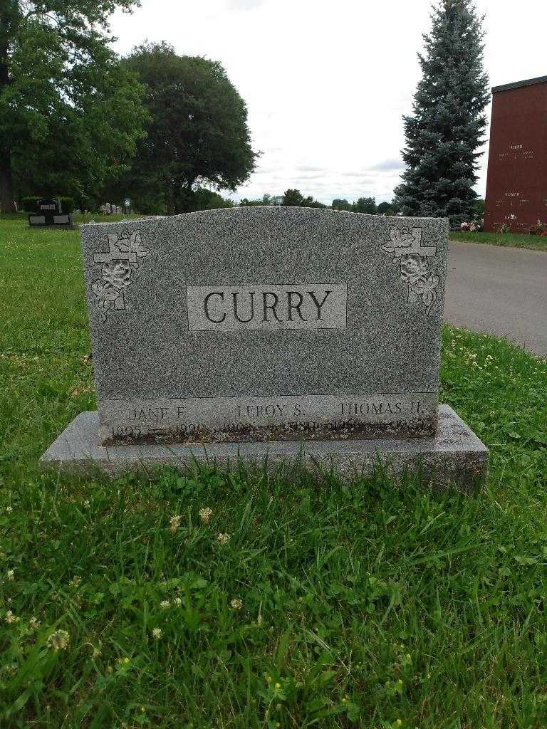 Leroy S. Curry's grave. Photo 1