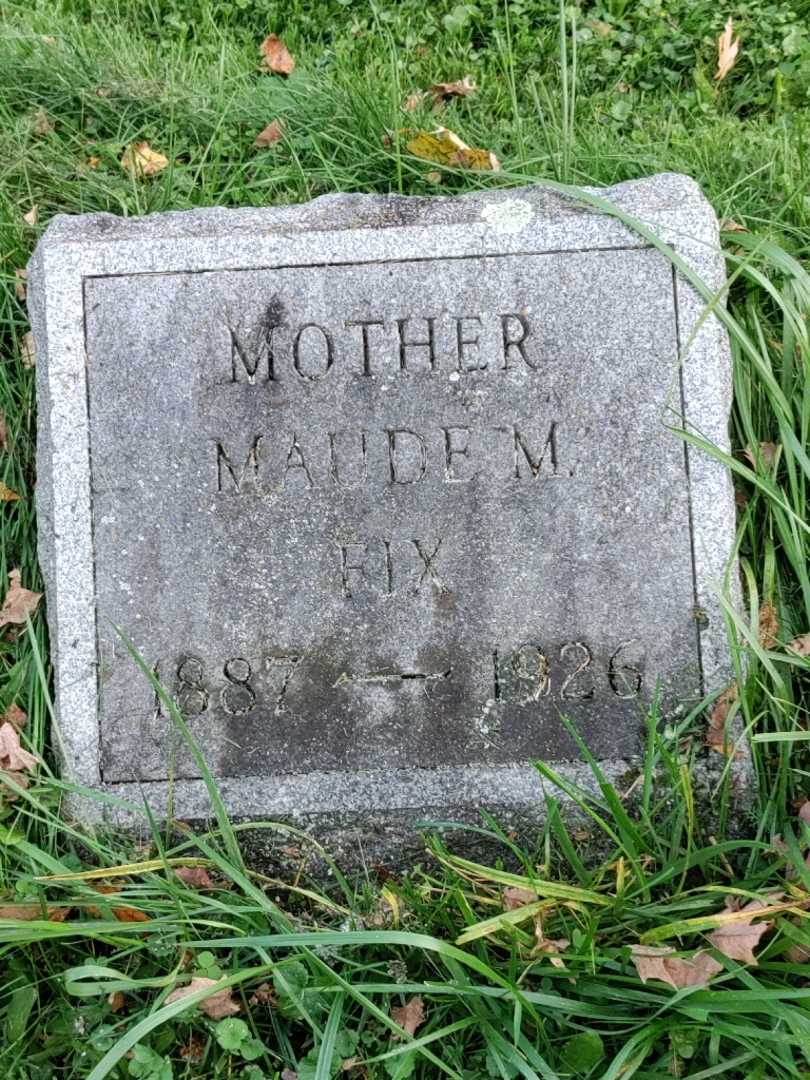 Maude M. Fix's grave. Photo 3