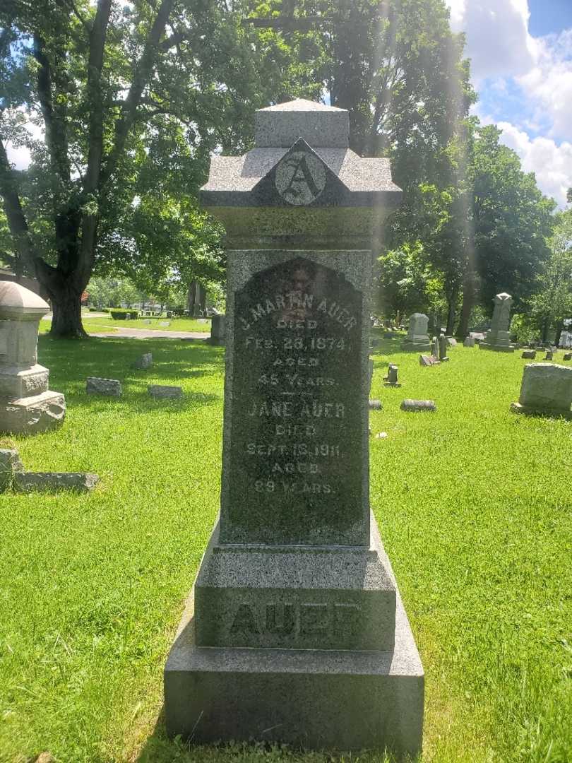 Jane Auer's grave. Photo 3