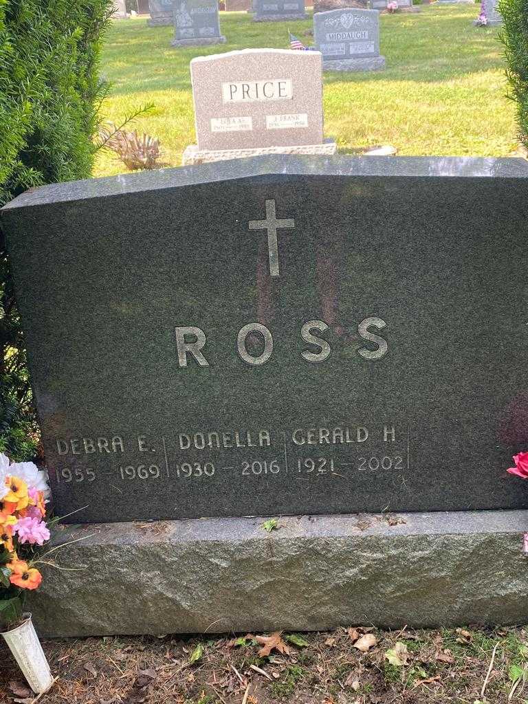 Donella Ross's grave. Photo 3