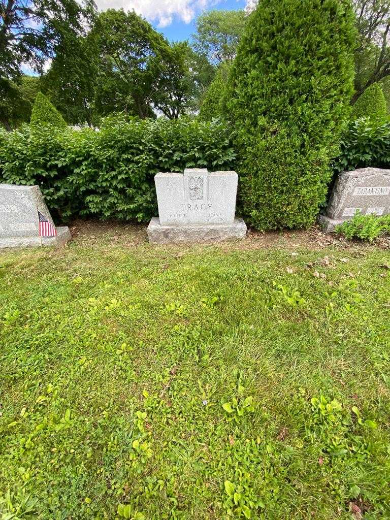 Philip E. Tracy's grave. Photo 1