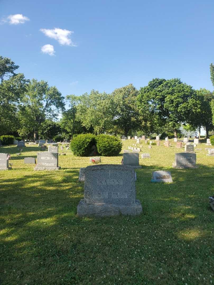Louis L. Kaess's grave. Photo 2