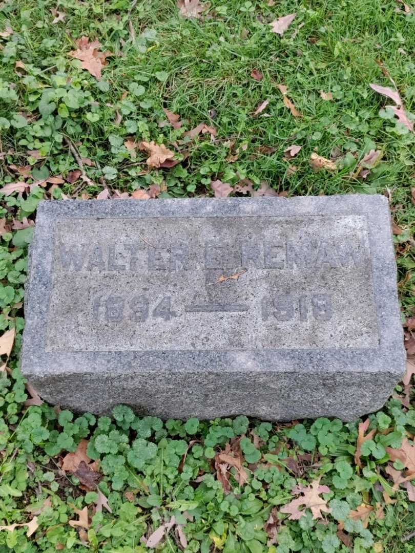 Walter E. Remaw's grave. Photo 3