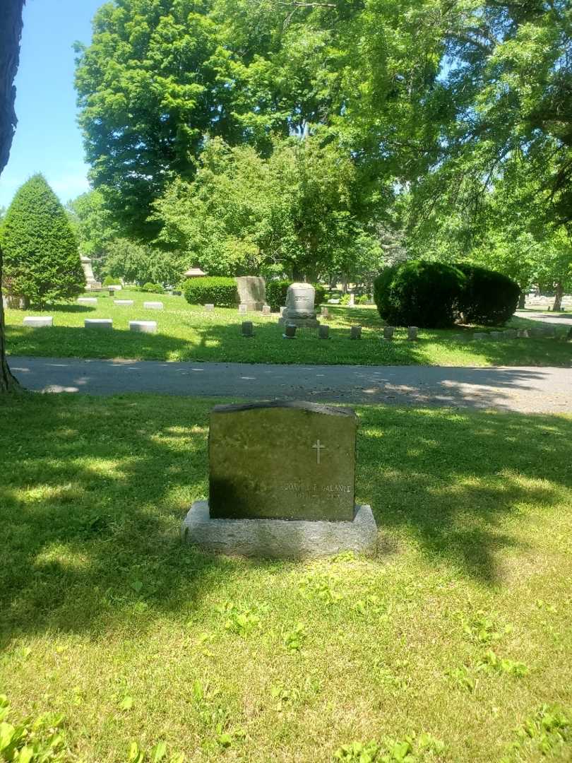 Joseph E. Galante's grave. Photo 1