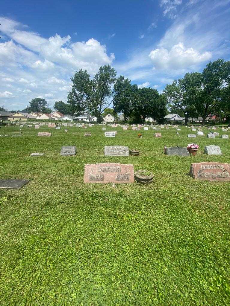 Louise E. Shafer's grave. Photo 1