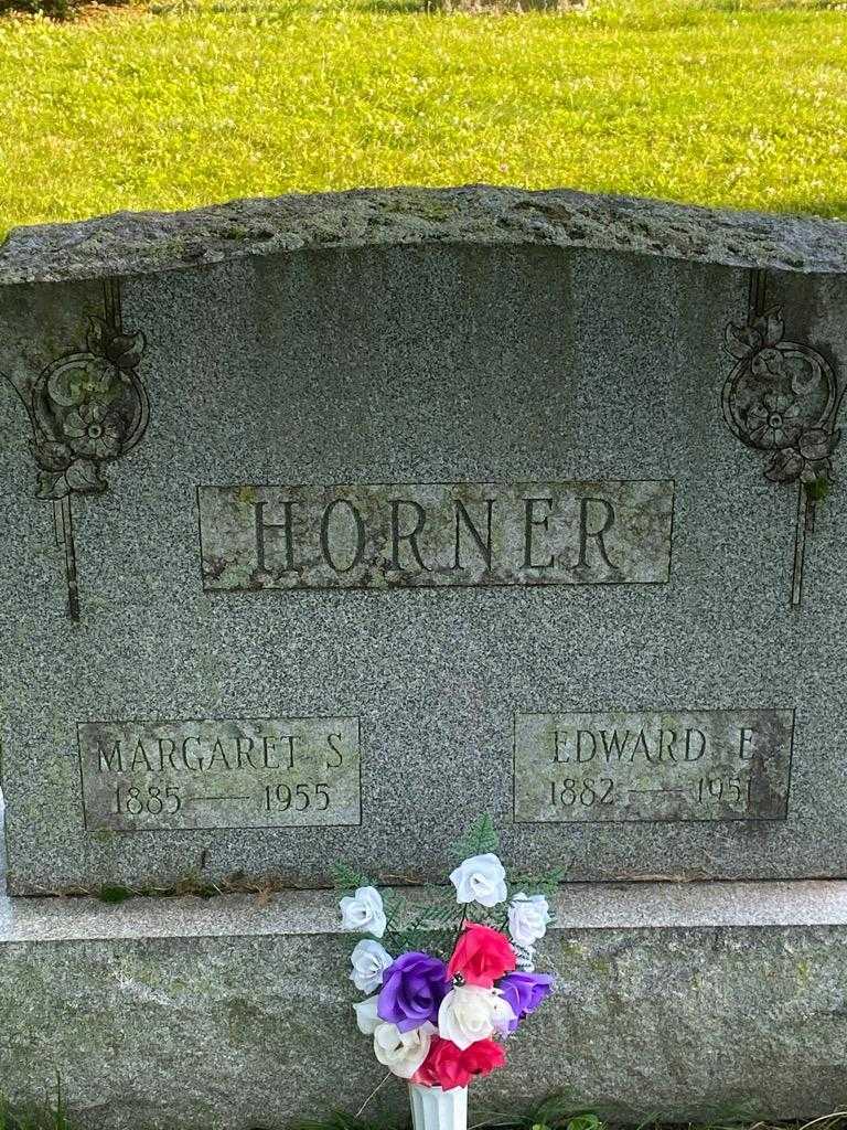 Edward E. Horner's grave. Photo 3