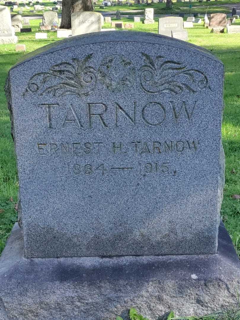 Ernest H. Tarnow's grave. Photo 3