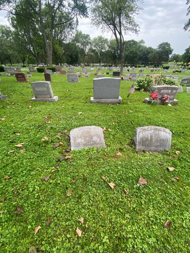 Henry E. Stumman's grave. Photo 1