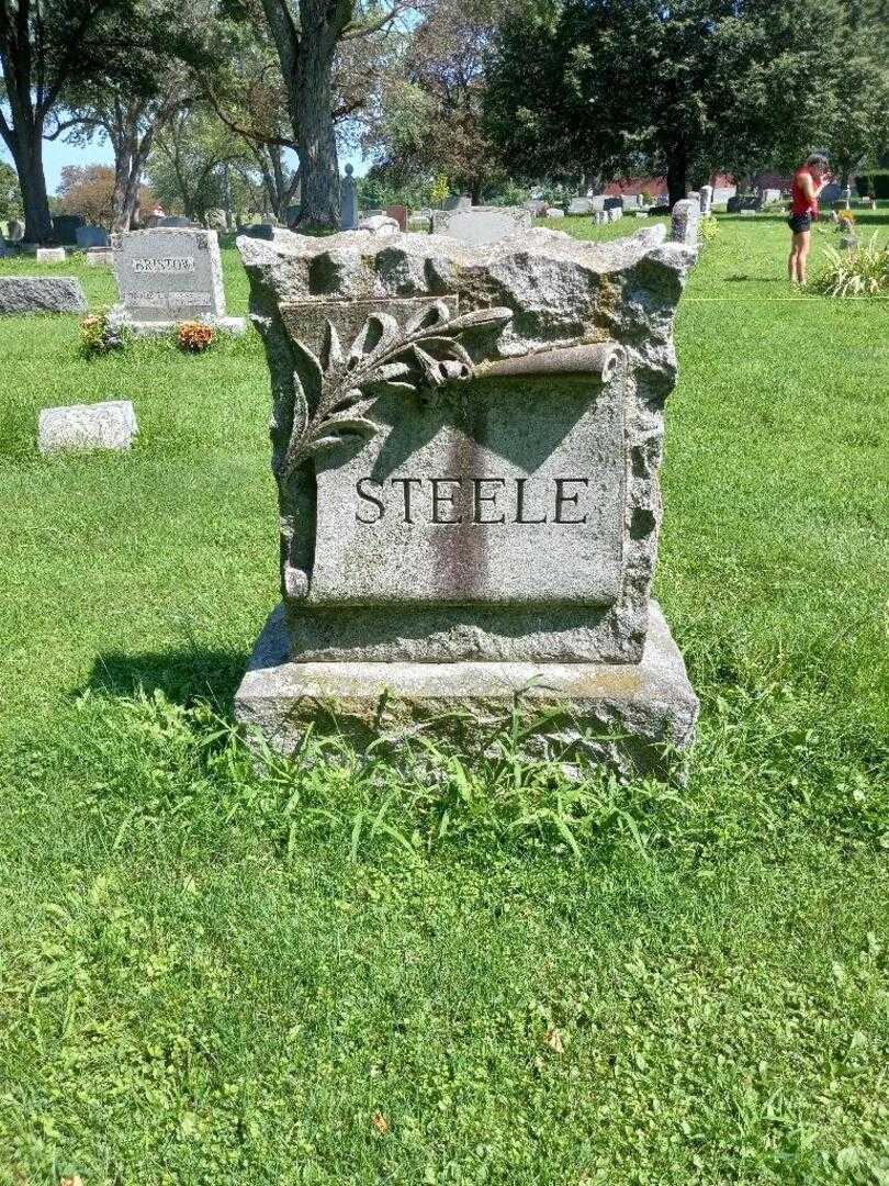 Frank H. Steele Senior's grave. Photo 5