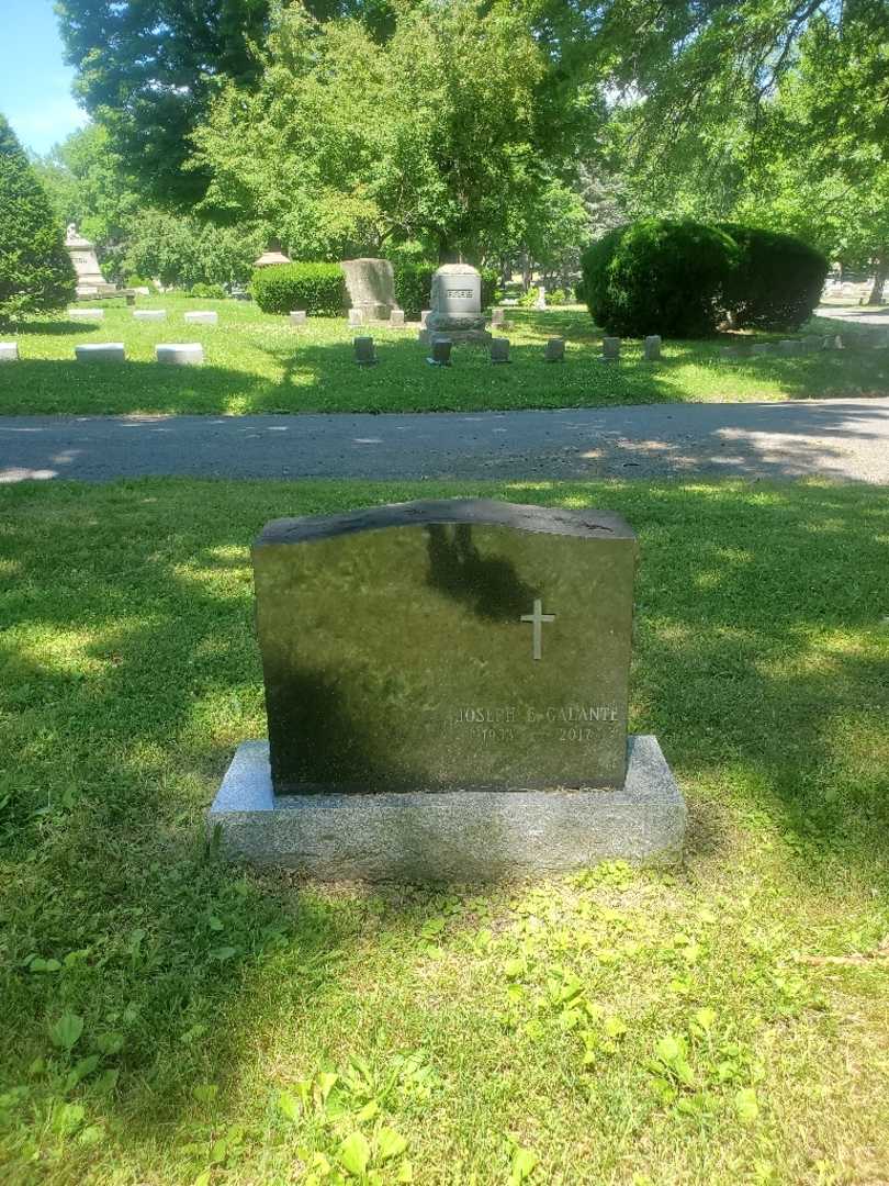 Joseph E. Galante's grave. Photo 2