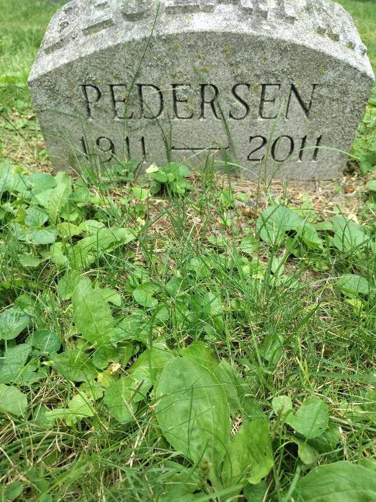 Beulah M. Pedersen's grave. Photo 3