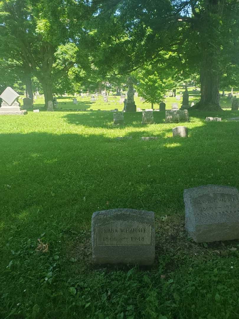 Frank William Hahnle's grave. Photo 2