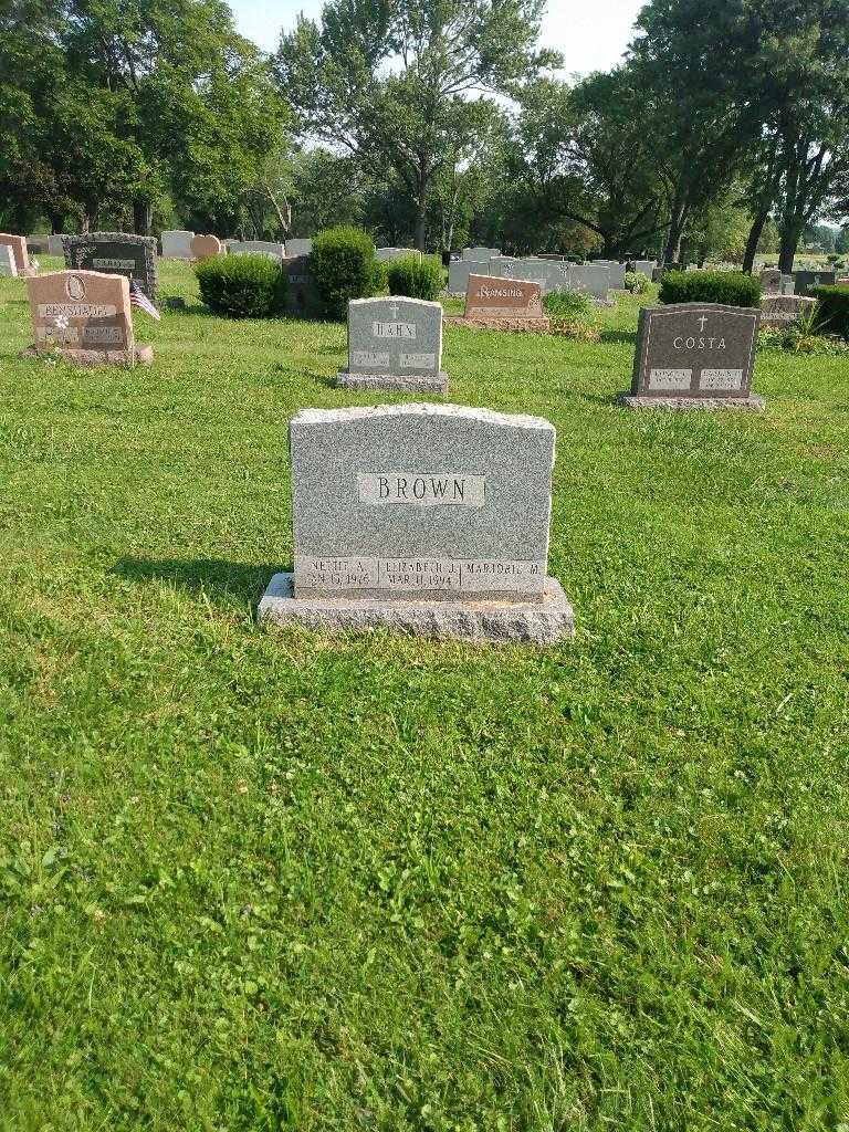 Nettie A. Brown's grave. Photo 1