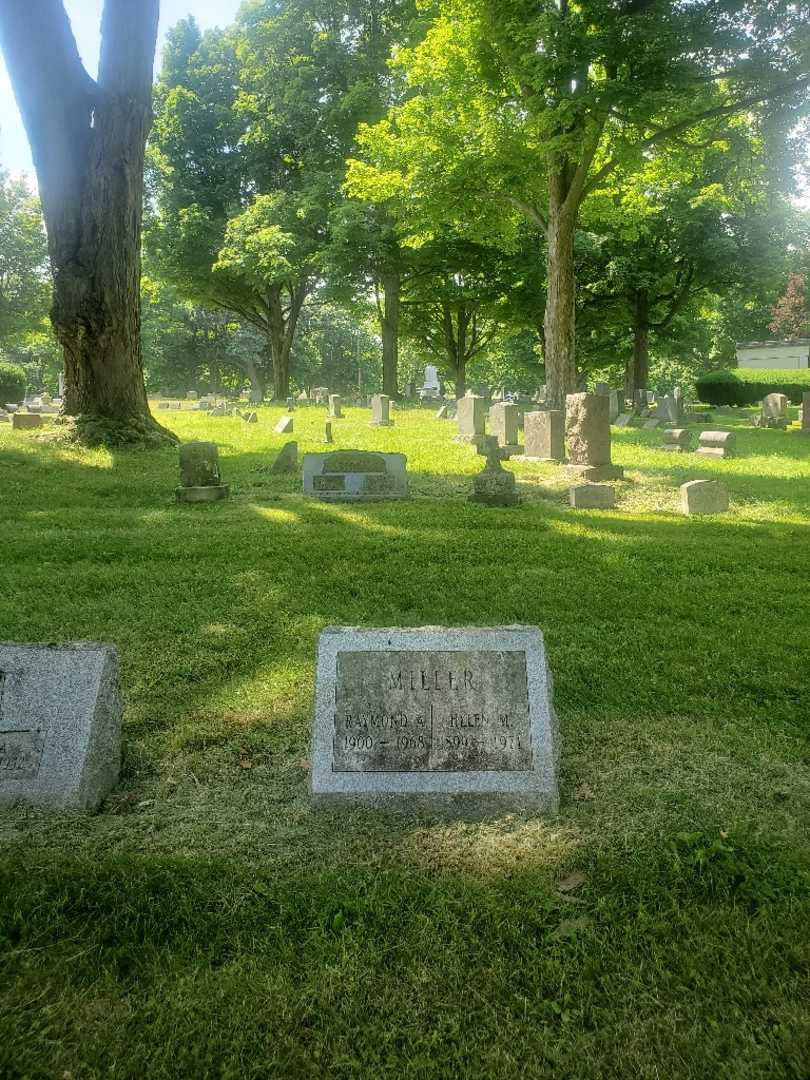 Helen M. Miller's grave. Photo 1