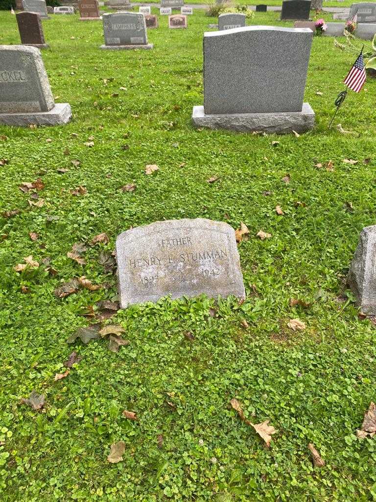 Henry E. Stumman's grave. Photo 2