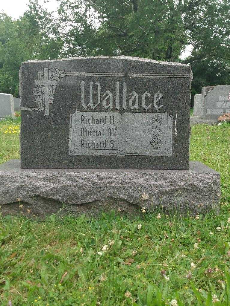 Richard H. Wallace's grave. Photo 2