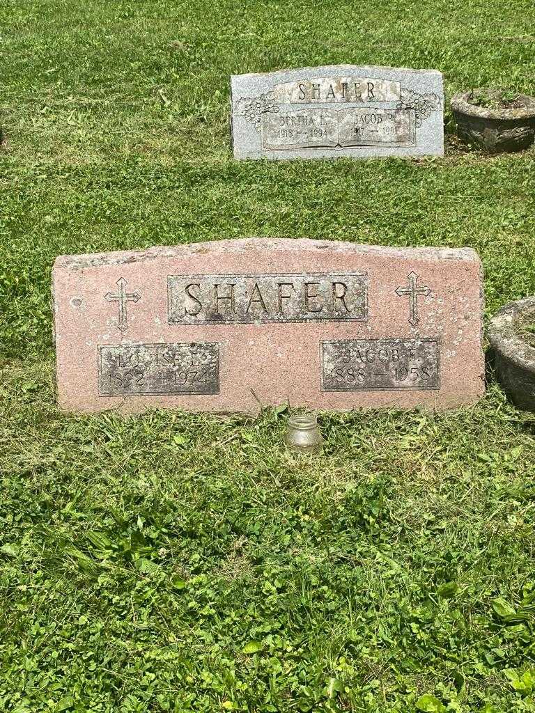 Louise E. Shafer's grave. Photo 3