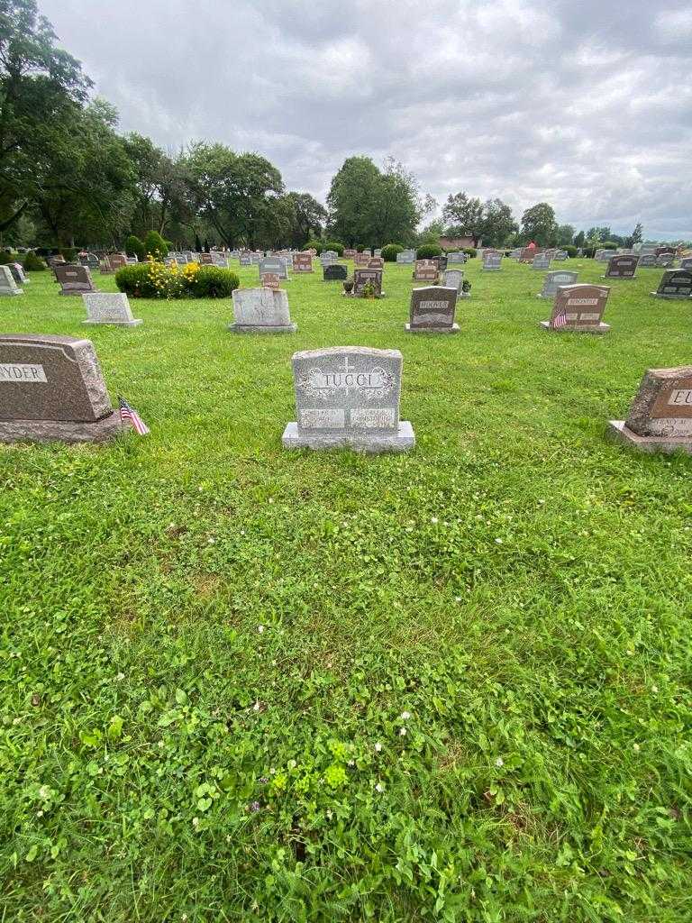 Cree Christopher Tucci's grave. Photo 1