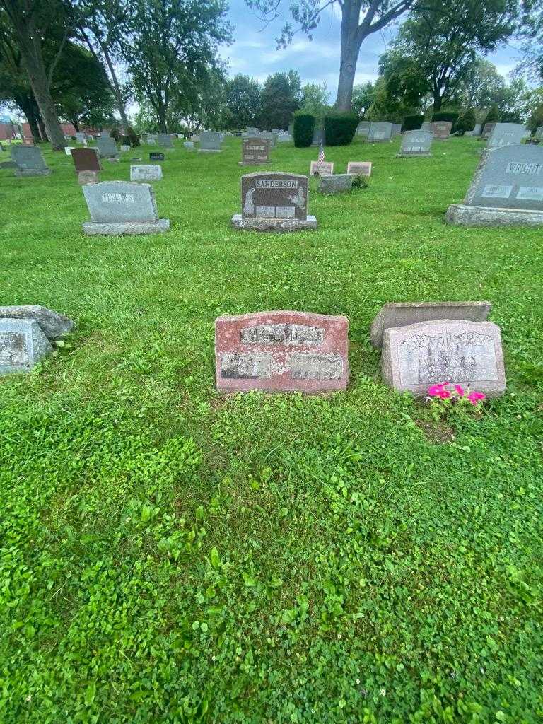 Reuben Ray Holmes's grave. Photo 1