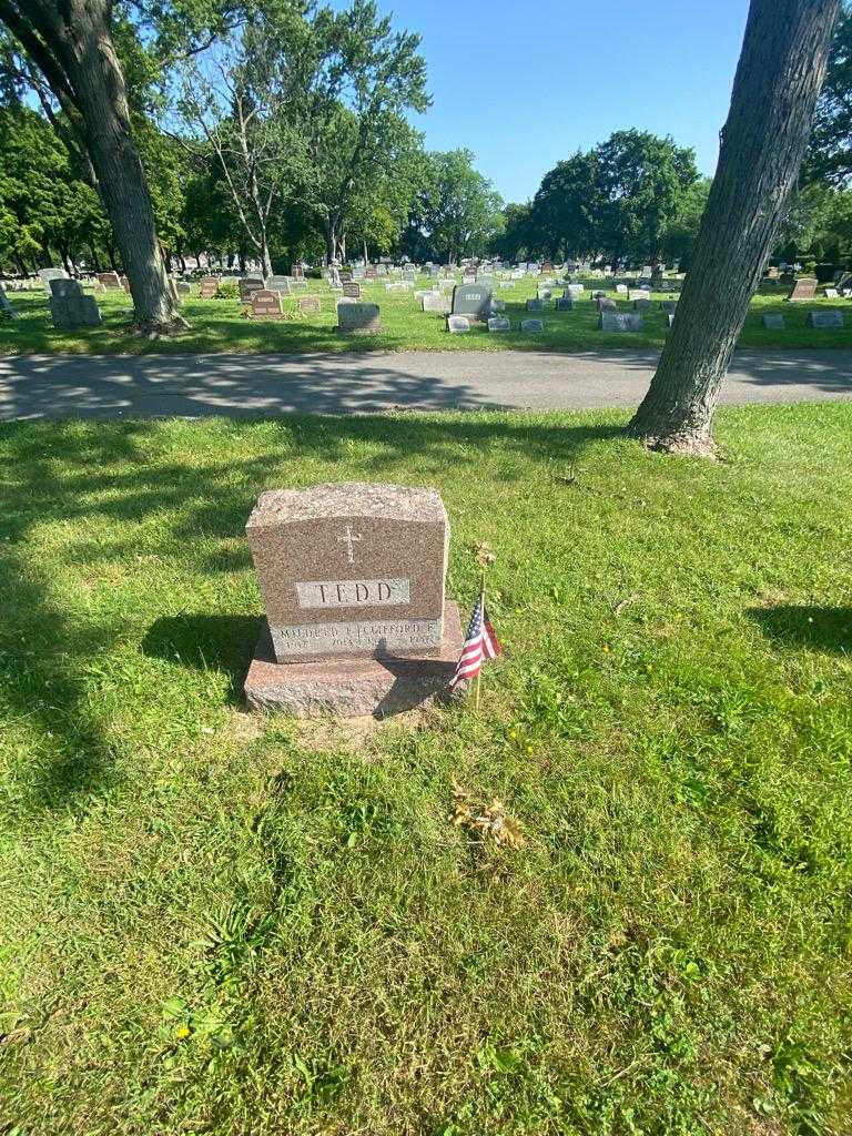 Mildred F. Tedd's grave. Photo 1