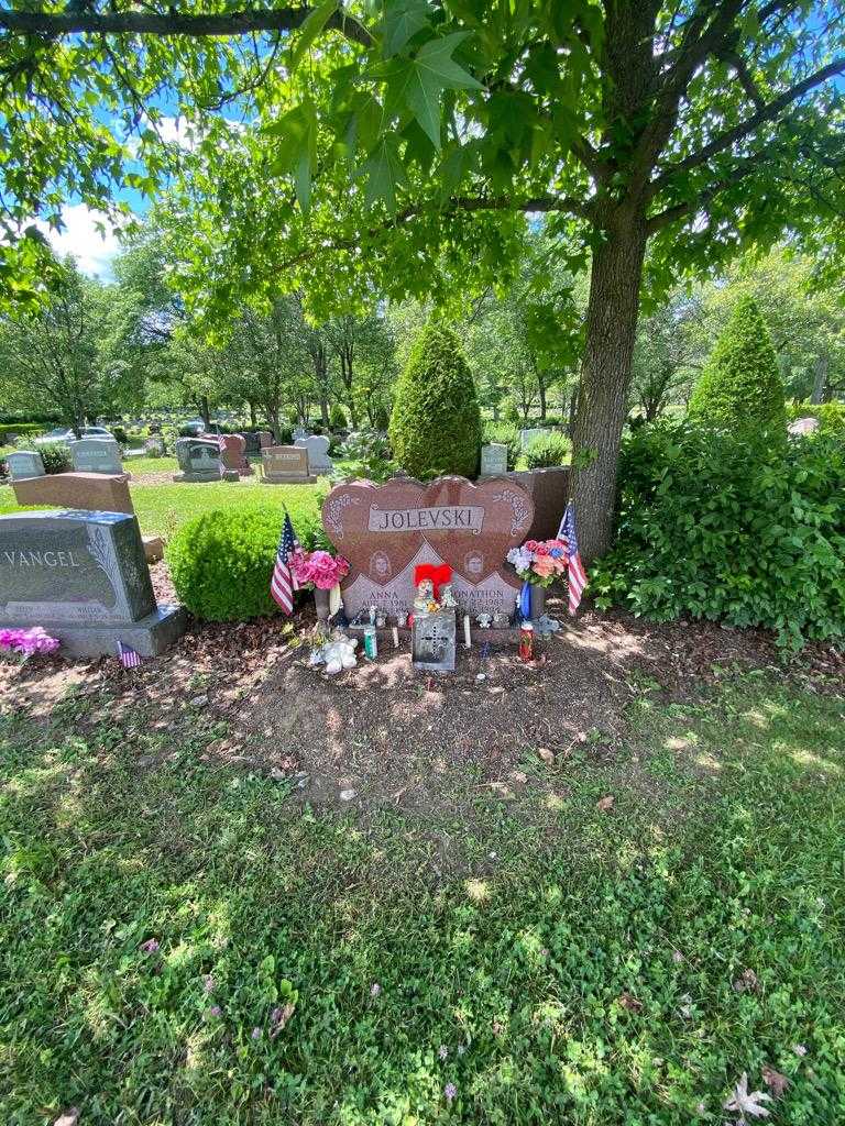 Jonathon Jolevski's grave. Photo 1