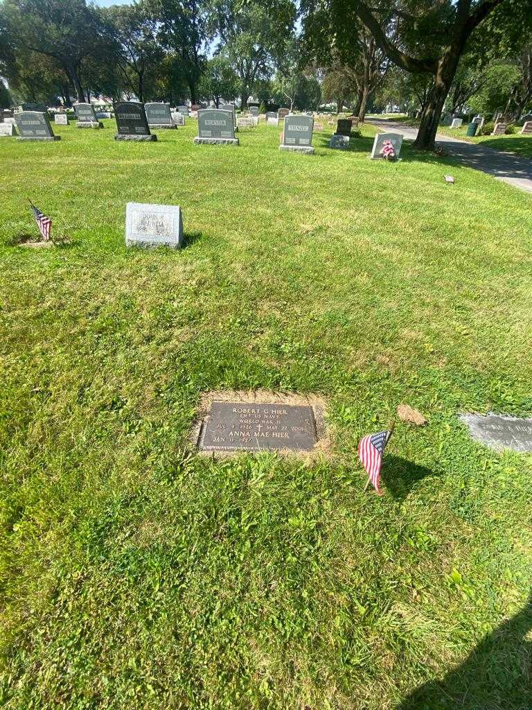 Robert G. Hier's grave. Photo 1