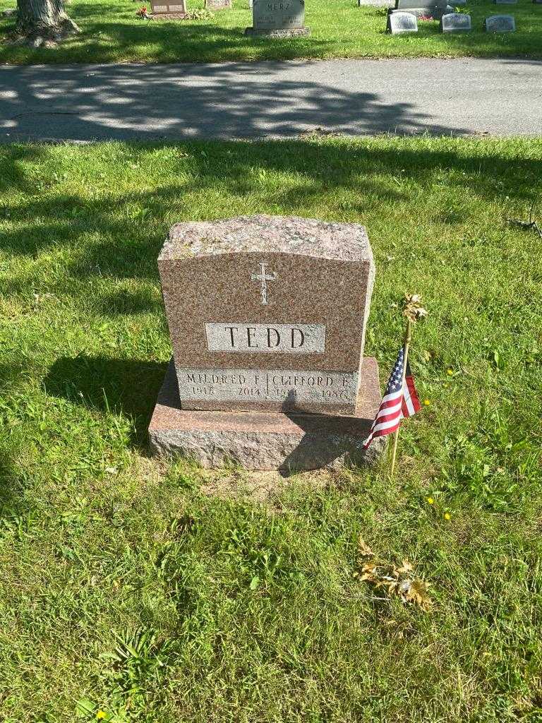 Clifford E. Tedd's grave. Photo 3