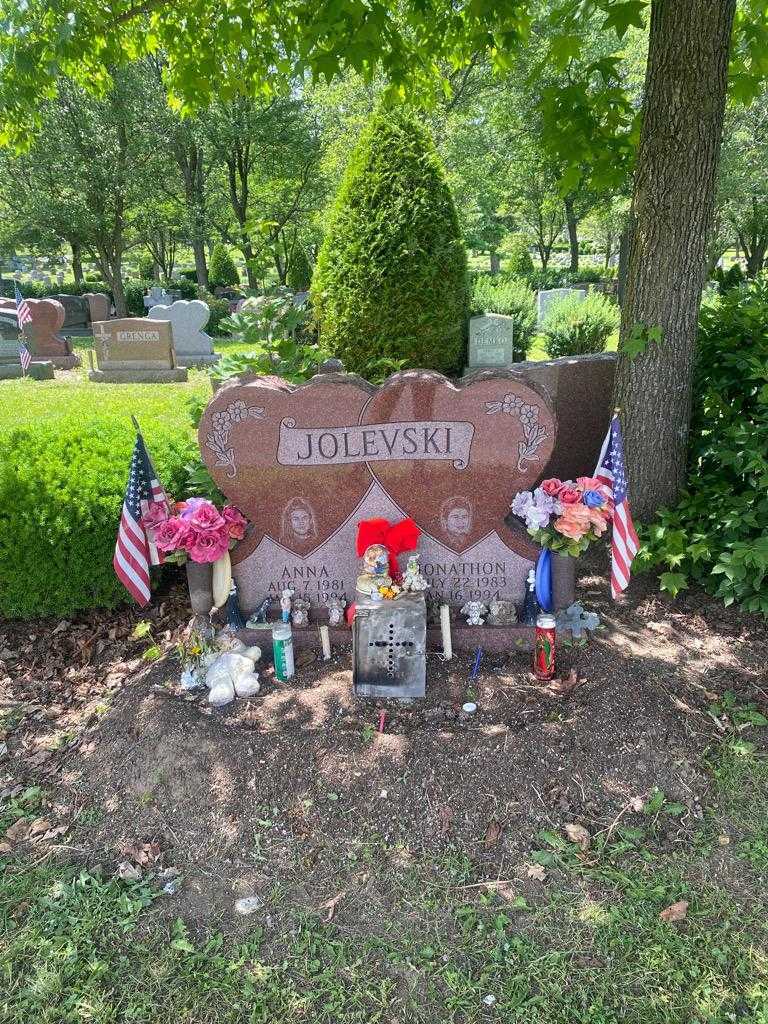 Jonathon Jolevski's grave. Photo 2