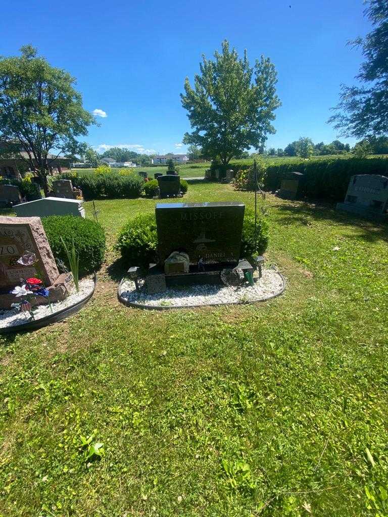 Daniel A. Missoff's grave. Photo 1