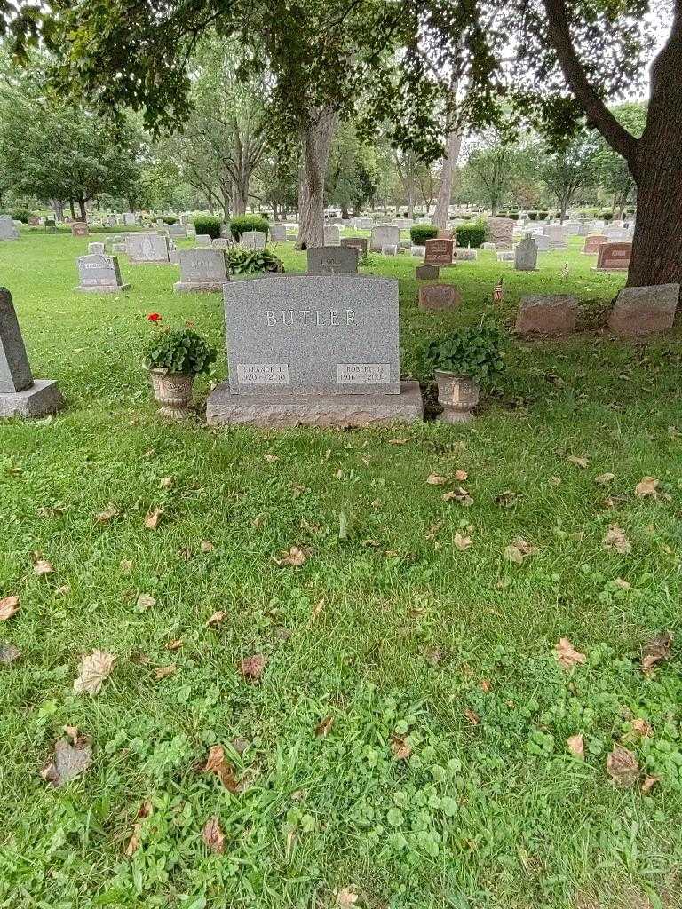 Robert B. Butler's grave. Photo 1