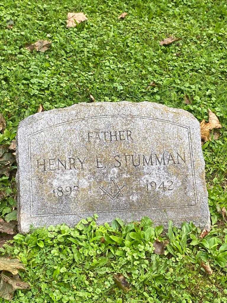 Henry E. Stumman's grave. Photo 3