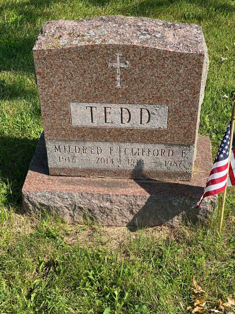 Clifford E. Tedd's grave. Photo 1