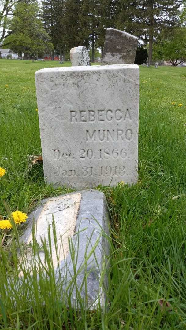 Rebecca B. Munro's grave. Photo 3