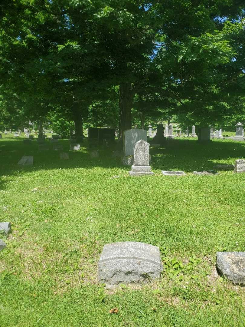 Henry O. Kiefer's grave. Photo 2