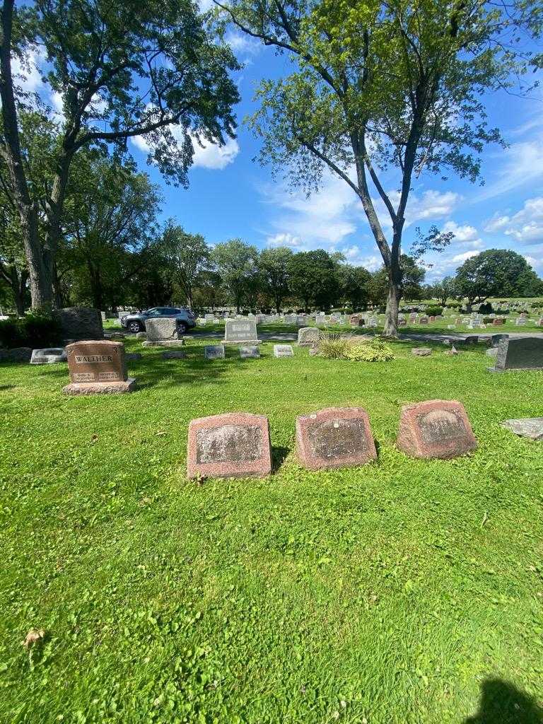 Louis C. Schreyer Junior's grave. Photo 1