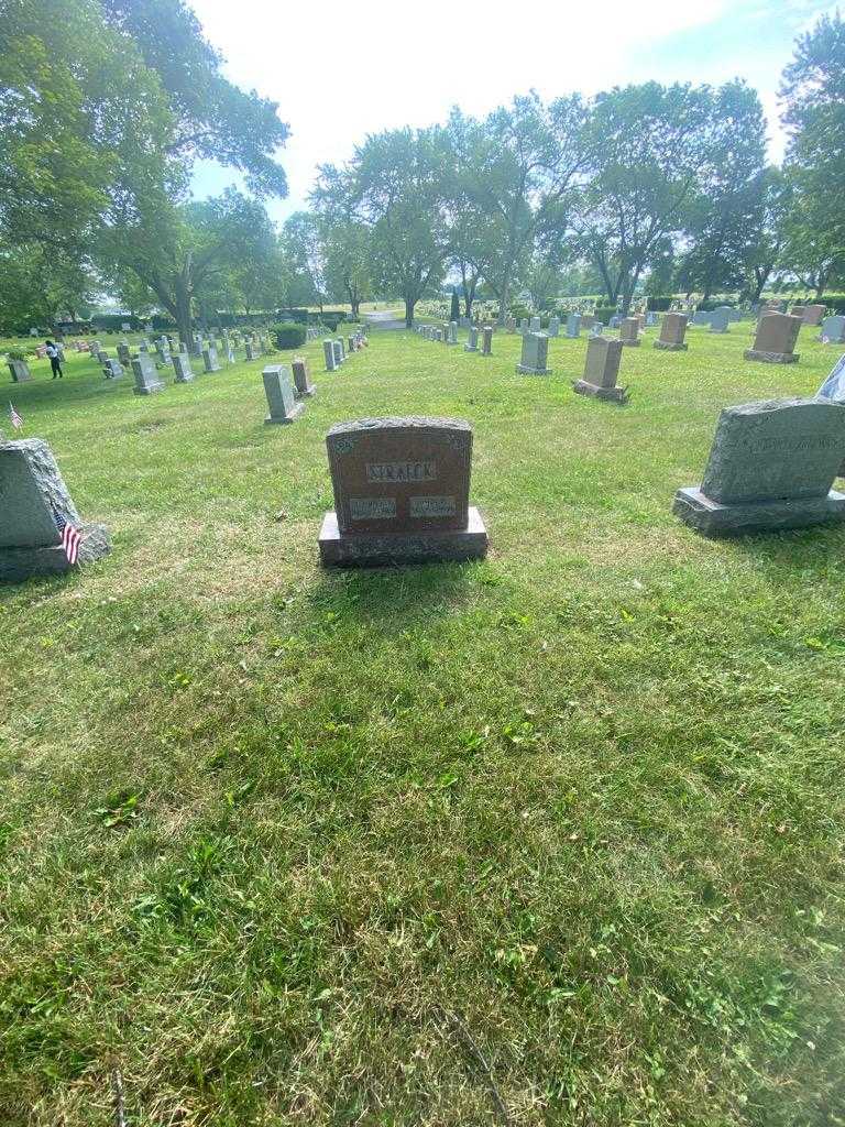 Henrietta Straeck's grave. Photo 1