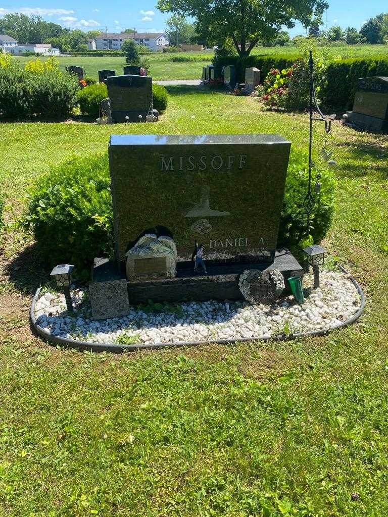 Daniel A. Missoff's grave. Photo 2