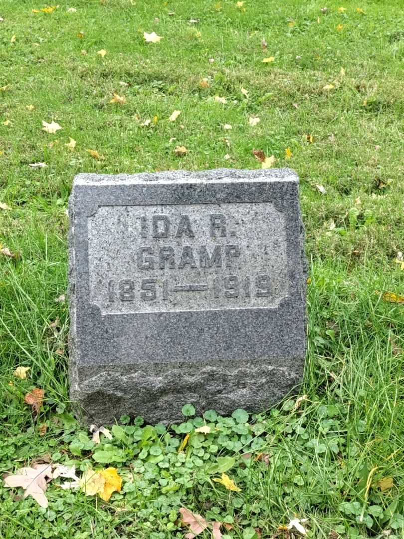 Ida R. Gramp's grave. Photo 3