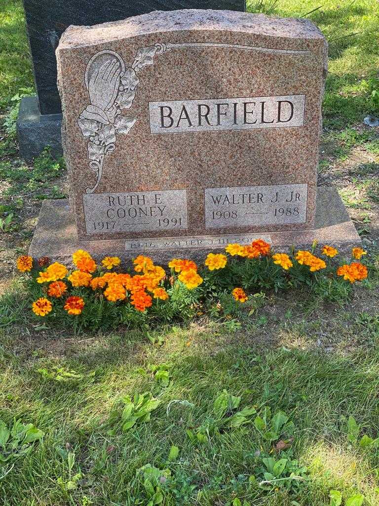 Walter J. Barfield Junior's grave. Photo 3