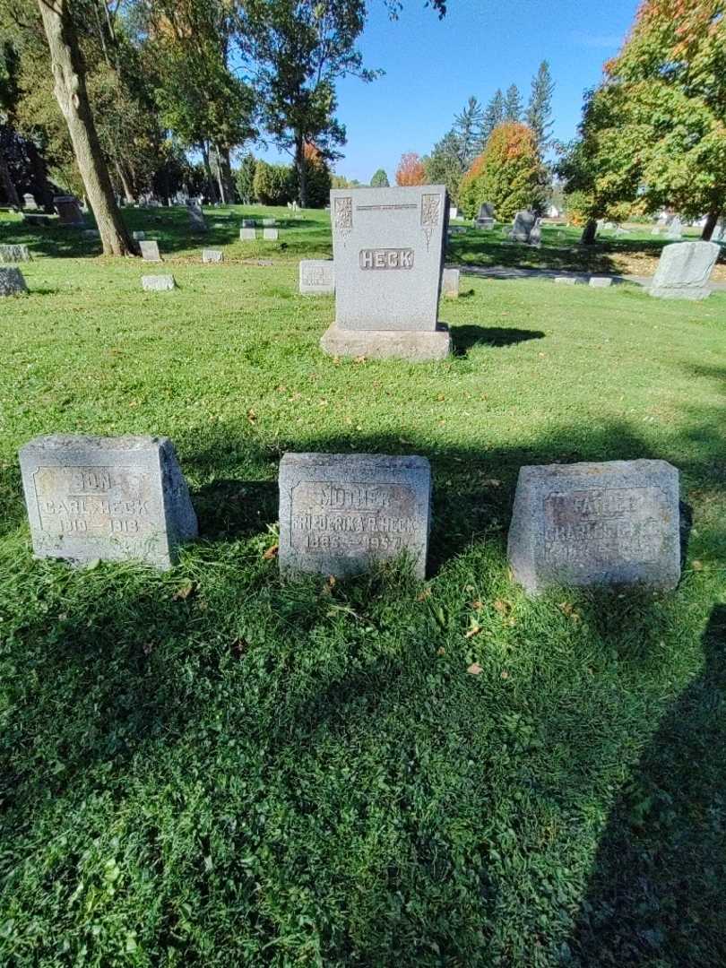 Friederika Rosina Heck's grave. Photo 1