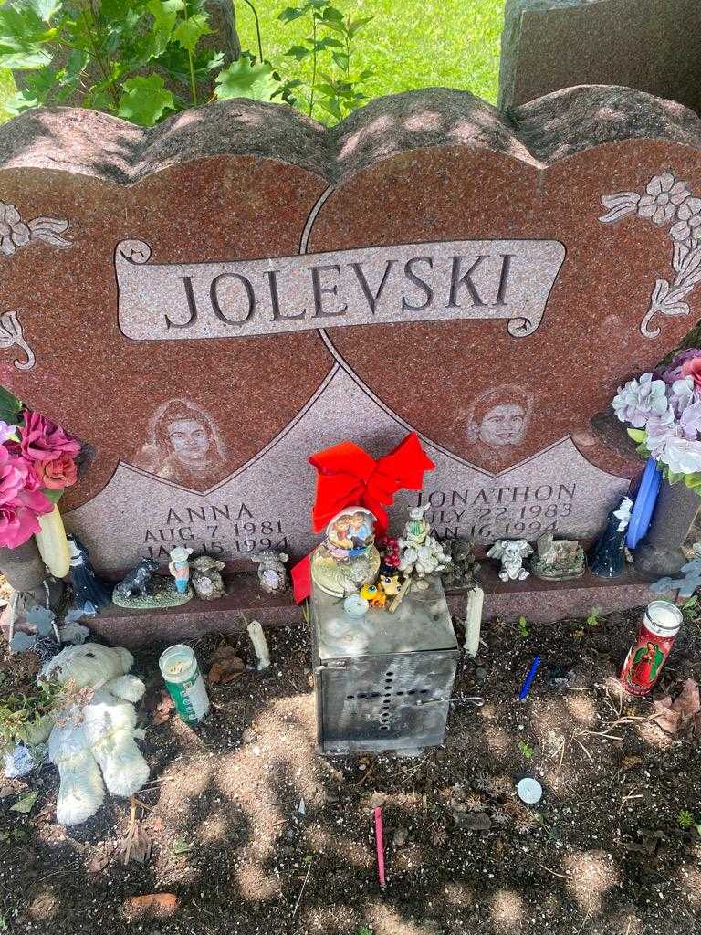 Jonathon Jolevski's grave. Photo 3