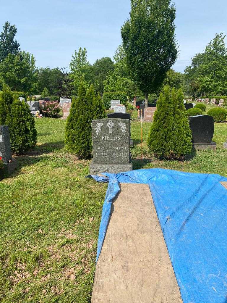 Irene M. Fields Sinclair's grave. Photo 2