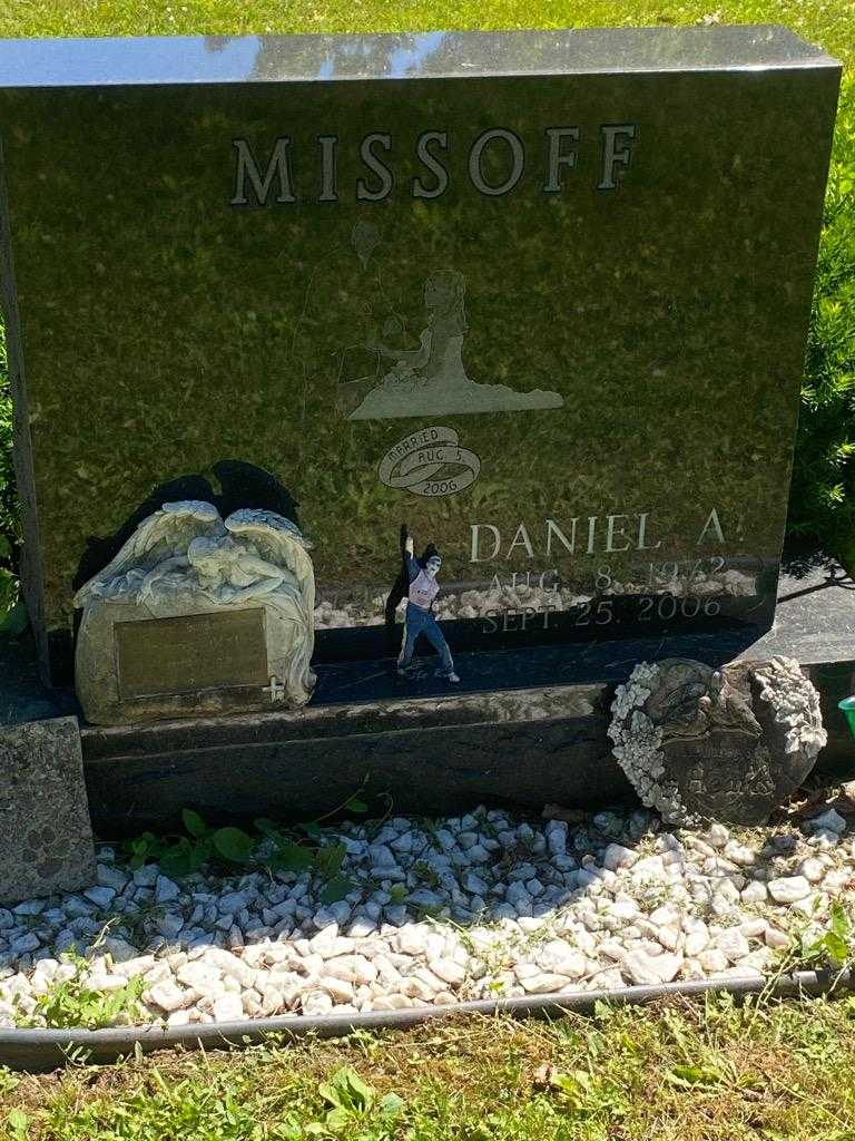 Daniel A. Missoff's grave. Photo 3