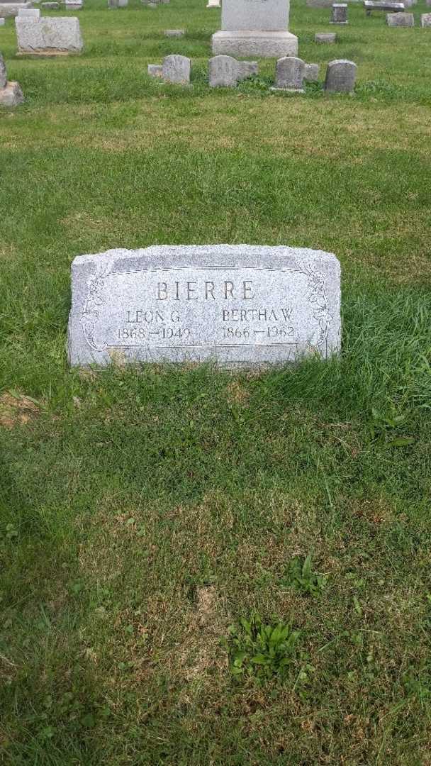 Leon G. Bierre's grave. Photo 2