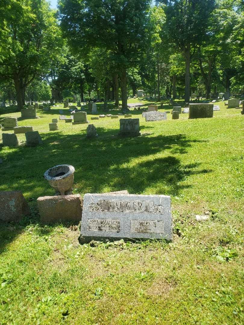 Allen N. Yauger's grave. Photo 1