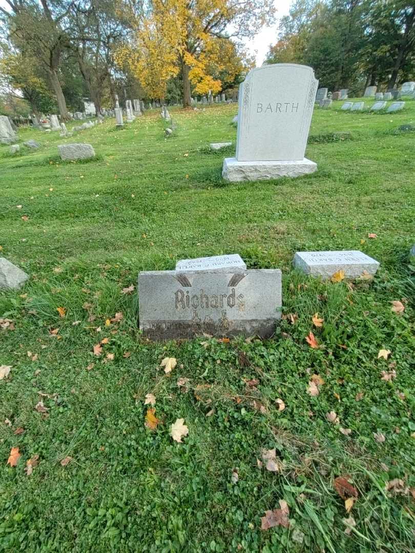 Dorothy L. Richards's grave. Photo 1
