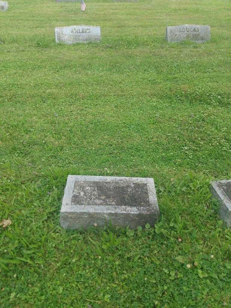 Nettie M. Russell's grave. Photo 1