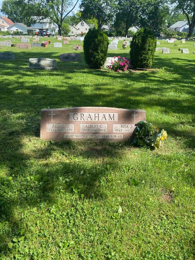 Bessie D. Graham's grave. Photo 2