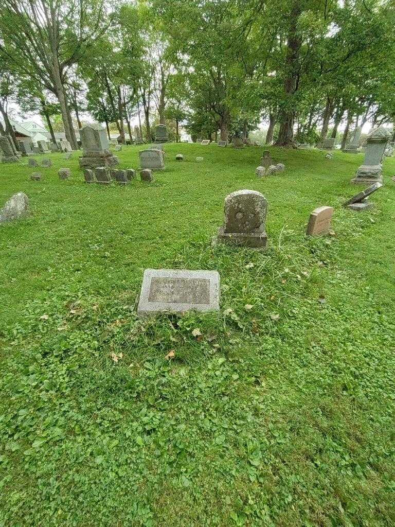 Fannie Fern Ackroyd's grave. Photo 1