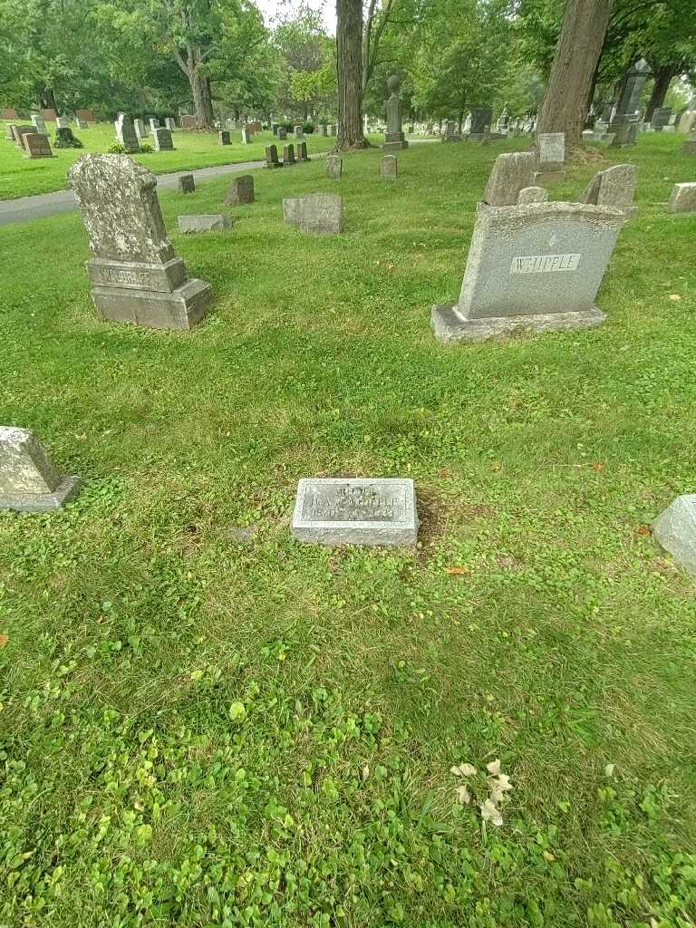 Ida R. Whipple's grave. Photo 2